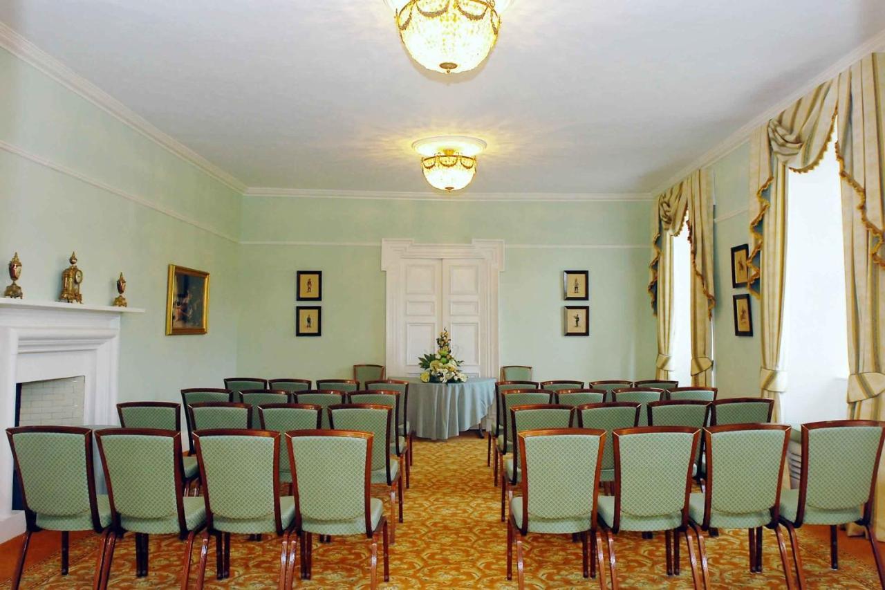Moresby Hall Экстерьер фото